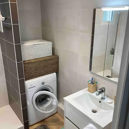 Central, Quiet Not Overlooked *