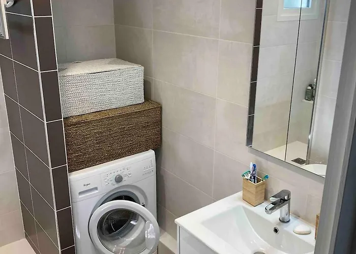 Central, Quiet Not Overlooked *